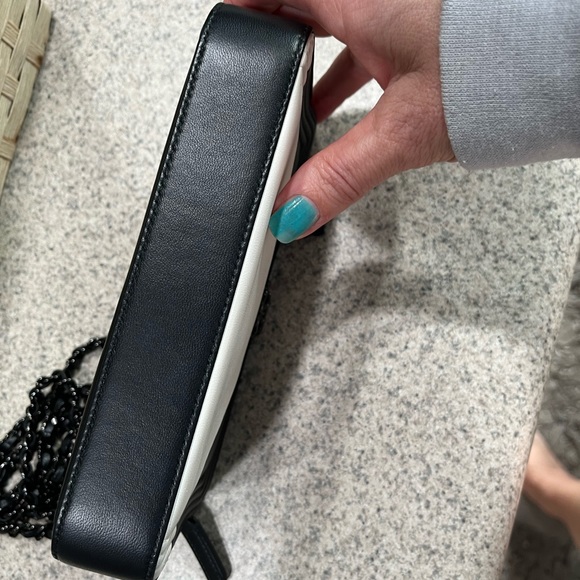 Chanel black/white leather wallet/bag with long chain original packaging - Picture 4 of 13